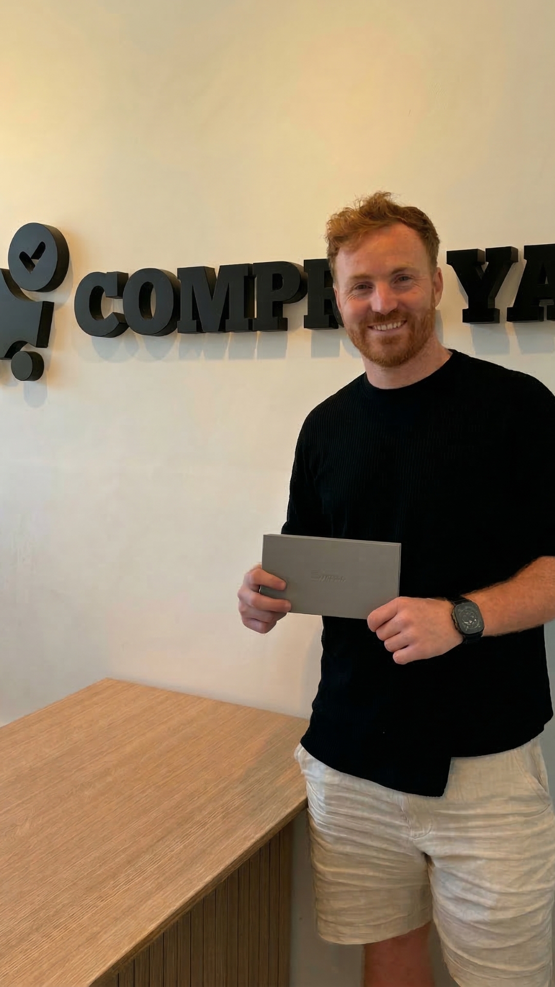 Franco T. con su iPhone 16 Pro de CompraYa