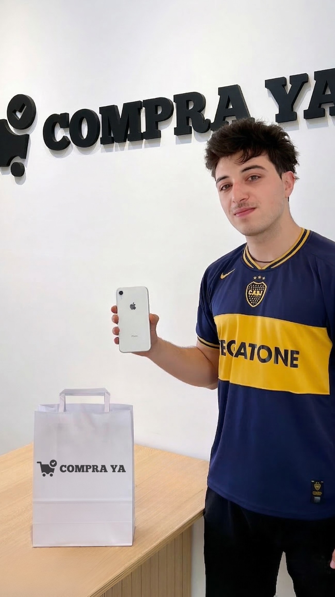 Nicolas R. con su iPhone XR de CompraYa