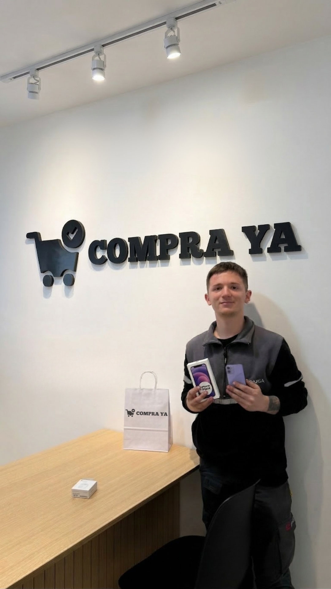 Camilo B. con su iPhone 12 de CompraYa