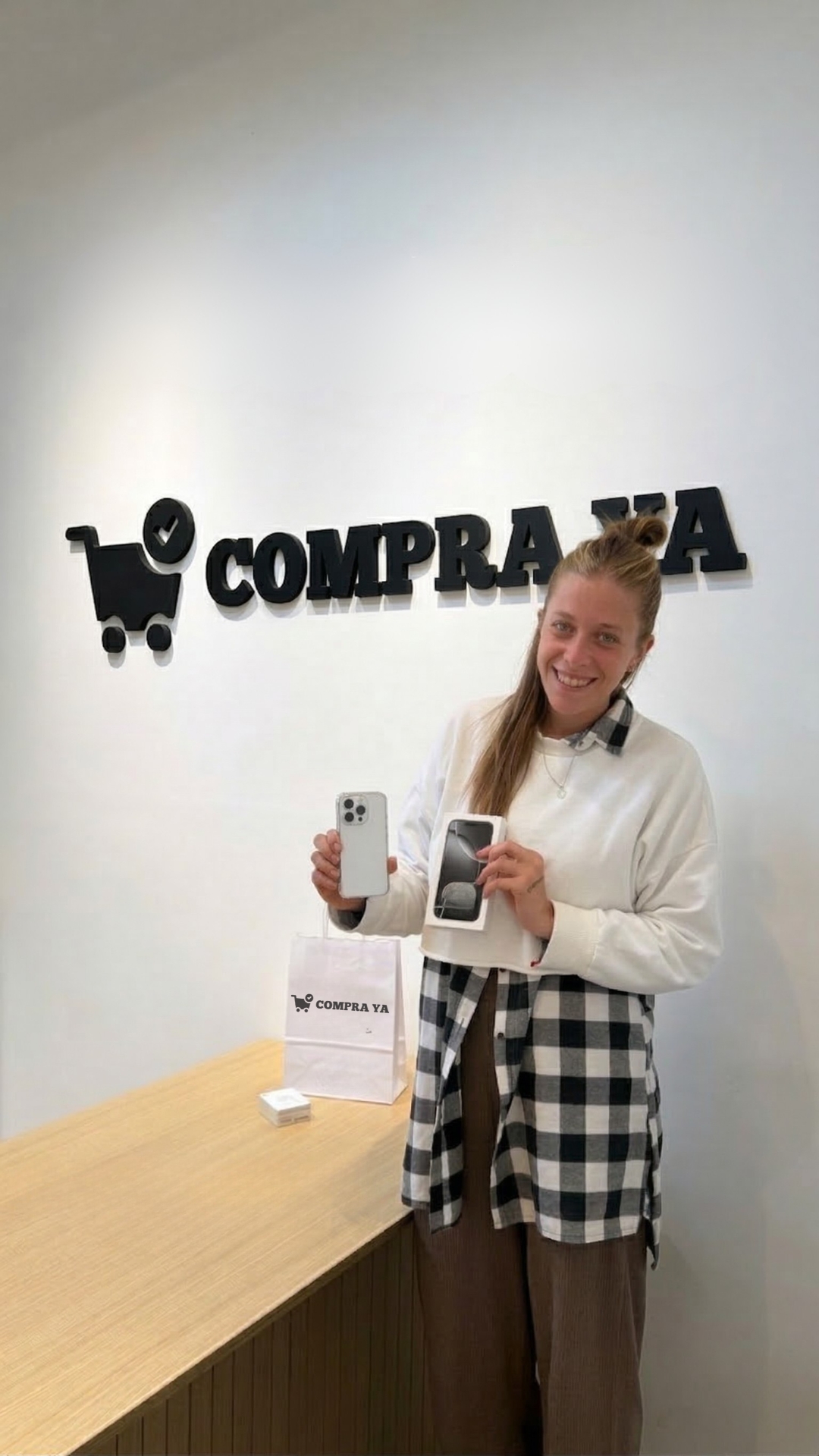 Bianca E. con su iPhone 15 Pro de CompraYa