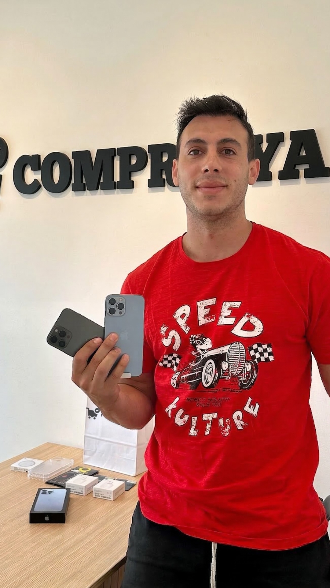 Esteban C. con su iPhone 13 Pro de CompraYa